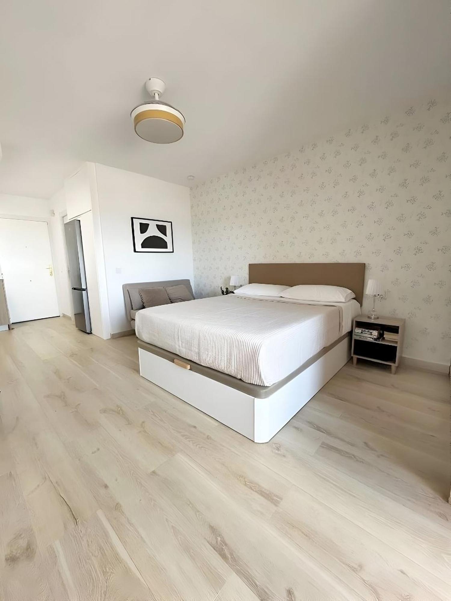 With Swimming Pool Open Year Apartamento